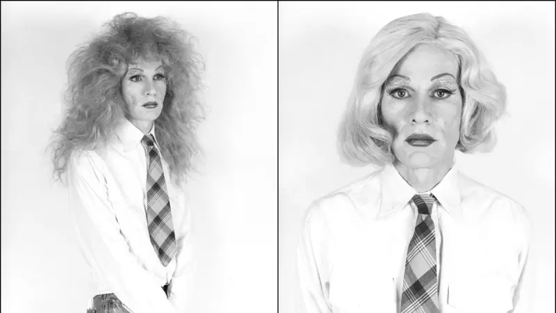 Andy Warhol, retratado por Christopher Makos para la serie de fotografías 'Altered Images'.