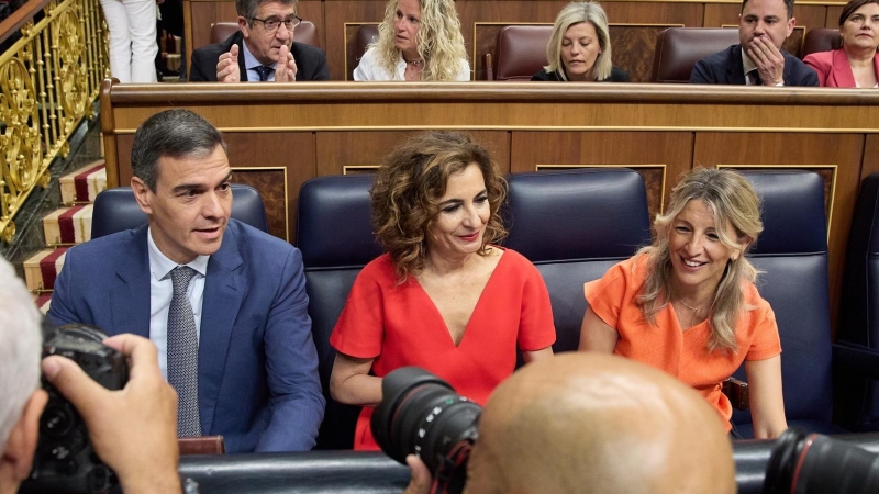 El presidente del Gobierno, Pedro Sánchez; la vicepresidenta primera, María Jesús Montero y la vicepresidenta segunda, Yolanda Díaz.