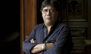 El escritor chileno Luis Sepulveda, autor de la célebre novela "Un viejo que leía historias de amor", traducida a 52 idiomas, ha reunido en "La lámpara de Aladino" doce cuentos, de los que habló hoy con Efe, y que son todo un recorrido por la geografía hu