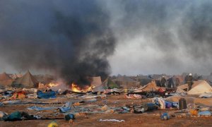 Disturbios tras el desmantelamiento del campamento de protesta saharaui de Gdeim Izik, cerca de El Aaiún. AFP