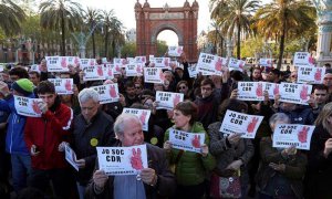 Concentración de apoyo a los Comités de Defensa de la República en Barcelona.(ALEJANDRO GARCÍA | EFE)