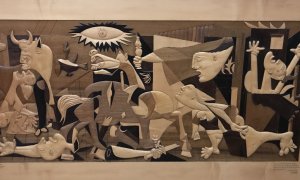 El Guernica de madera tallado por Francisco Rodríguez Nadal / Público