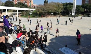Torneig de futbol no mixte organitzat per l'Escola Bollera al parc del Clot, a Barcelona.