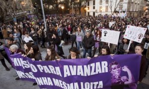 Manifestación por el 8-M en Santiago de Compostela. EFE