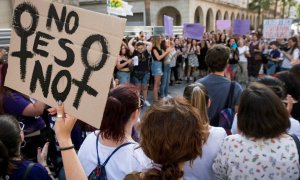 Manifestación en Huelva en protesta por la puesta en libertad bajo fianza de los cinco miembros de La Manada. EFE