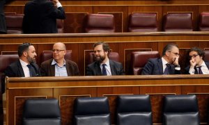 Los diputados de Vox madrugan para ocupar los escaños del PSOE en el Congreso