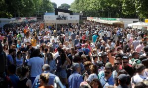 Miles de personas acuden este domingo a la 78ª Feria del Libro que se celebra en el Parque del Retiro de Madrid. EFE/Juan Carlos Hidalgo