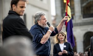 El portavoz de Equo en el Congreso, Juantxo López de Uralde; con la diputada de Galicia en Comú, Yolanda Díaz; y con el diputado de En Comú Podem, Jaume Asens / Daniel Gago - Podemos