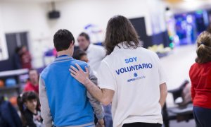 Un joven participante en el programa de voluntariado de Mutua Madrileña.