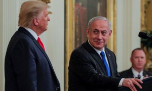 Donald Trump (i) y Benjamín Netanyahu durante la presentación del acuerdo. / Reuters
