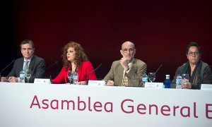 30/01/2020.- La presidenta de la SGAE, Pilar Jurado (2-d), y la vicepresidenta del Colegio de Pequeño Derecho de la SGAE, Inma Serrano (d), asisten a la jornada decisiva para el futuro de la Sociedad General de Autores (SGAE). EFE/ Luca Piergiovan