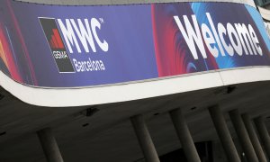 El logo del Mobile World Congress (MWC20 ) en la entrada del recinto ferial de Barcelona. REUTERS/Nacho Doce