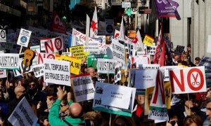 Cerca de 3.000 trabajadores interinos del sector público se han manifestado este sábado en Madrid.