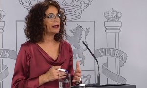 Captura de la señal institucional del Palacio de la Moncloa de rueda de prensa ofrecida por la ministra portavoz del Gobierno, María Jesús Montero, tras la reunión extraordinaria del Consejo de Ministros que ha tenido lugar este Viernes. EFE/Moncloa