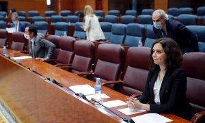 La presidenta de la Comunidad de Madrid, Isabel Díaz Ayuso, al inicio del pleno celebrado este jueves en la Asamblea de Madrid. EFE/Emilio Naranjo