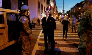 El secretario de Defensa de EEUU Mark Esper visita un puesto de soldados desplegados en la capital del país./ Reuters