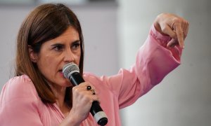 La candidata a lehendakari de Elkarrekin Podemos, Miren Gorrotxategi, durante su intervención en un acto de campaña del partido en el Palacio Euskalduna de Bilbao, Bizkaia.