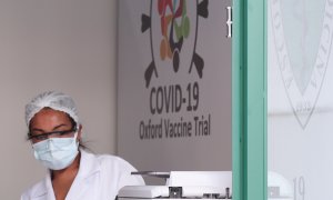 La vacuna contra el coronavirus de la Universidad de Oxford es prometedora. / AMANDA PEROBELLI (REUTERS)