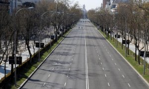 El Paseo de la Castellana, de Madrid, prácticamente vacío durante el estado de alarma. EFE/J.J. GUILLÉN