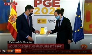 El presidente del Gobierno, Pedro Sánchez, y el vicepresidente segundo, Pablo Iglesias, en el acto de este martes para presentar las líneas generales de los Presupuestos, en La Moncloa.