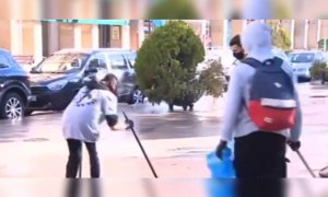 "Cayetanitos, aprended algo": la lección de un joven, hijo de una barrendera, que convocó a sus amigos para limpiar tras los disturbios de Logroño