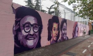 "Hay más dignidad en ese mural que en todo el Gobierno de Madrid": Twitter se llena de críticas por la retirada del mural feminista de Ciudad Lineal