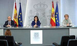 El ministro de Política Territorial, Miguel Iceta, la ministra de Sanidad, Carolina Darias, y el portavoz del Centro de Coordinación de Alertas y Emergencias Sanitarias (CCAES), Fernando Simón.