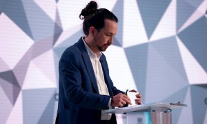 El candidato a la presidencia de la Comunidad de Madrid por Unidad Podemos, Pablo Iglesias, durante el debate de los aspirantes a presidir el gobierno madrileño en los estudios de Telemadrid. EFE/Juanjo Martín