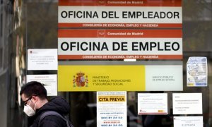 Los planteamientos iniciales de Caixabank y BBVA prevén dejar sin empleo a más de 12.000 trabajadores.