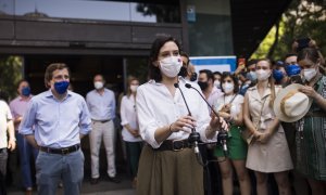 13/06/2021. La presidenta de la Comunidad de Madrid, Isabel Díaz Ayuso, declara ante los medios antes de participar en la concentración, este domingo en Madrid. - EUROPA PRESS