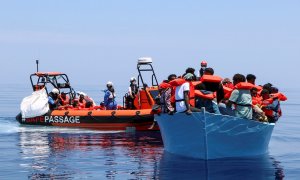 12/06/2021. - Vista de un rescate realizado este sábado por MSF de 93 personas a bordo de una embarcación en peligro.