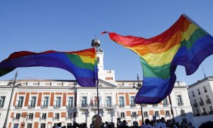 Manifestación celebrada este lunes en la Puerta del Sol, en Madrid, para condenar la brutal agresión que acabó este sábado con la vida del joven Samuel Luiz, de 24 años, en A Coruña, un crimen por el que se ha continuado tomando declaración a los testigos