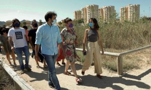 La secretaria general de Podemos, Ione Belarra, en su visita al Mar Menor.