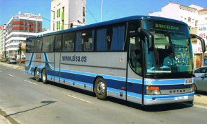 Un autocar d'Alsa a Dènia.