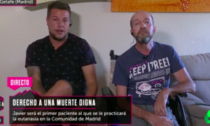 Pantalla del programa 'La Roca' (La Sexta) en la que aparecen Míkel y Javier Serrano, que pide una eutanasia.