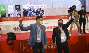 24/10/2021 Pedro Sánchez , junto a Guillermo Fernández Vara en la clausura del 13 Congreso Regional del PSOE de Extremadura