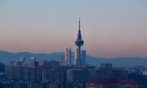 Capa de contaminación sobre la ciudad desde el Cerro del Tío Pío en Madrid (España), a 18 de enero de 2021.