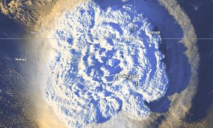 Una imagen satelital proporcionada por los Servicios Meteorológicos de Tonga muestra una erupción explosiva del volcán Hunga Tonga-Hunga Ha'apai