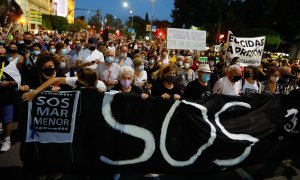 07/10/2021 Varias personas participan en una concentración en defensa del Mar Menor, en Murcia