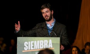 El candidato de Vox a la presidencia a las Cortes de Castilla y León, Juan García-Gallardo, en un acto de campaña electoral, en la Plaza de Toros de Segovia. E.P./Nacho Valverde