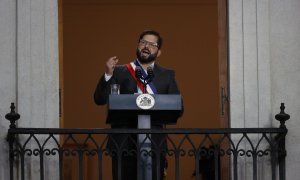 El presidente de Chile, Gabriel Boric, ofrece su primer tras asumir la presidencia, el 11 de marzo, en Santiago (Chile).