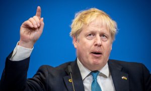 El primer ministro del Reino Unido, Boris Johnson, habla durante una conferencia de prensa después de la reunión del G7 y la cumbre especial de la OTAN en la sede de la OTAN.