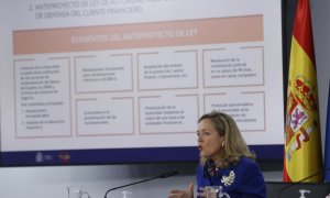 La vicepresidenta primera y ministra de Asuntos Económicos, Nadia Calviño, en la rueda de prensa posterior a la reunión del Consejo de Ministros. EFE/ J.J. Guillen
