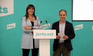 La presidenta del Parlament, Laura Borràs, i l'exconseller Jordi Turull, a la seu de Junts.