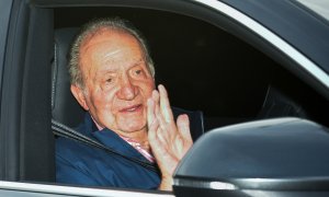 El Rey Don Juan Carlos sale de la Zarzuela después de haberse reunido con su familia y se dirige al aeropuerto para regresar a Abu Dabi, a 23 de mayo de 2022, en Madrid (España)