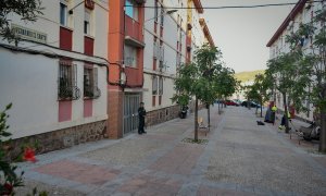 13/06/2022. Un agente durante una operación contra el narcotráfico en Ceuta y Campo de Gibraltar, en la Barriada Pedro La Mata, a 27 de abril de 2022, Ceuta, (España).