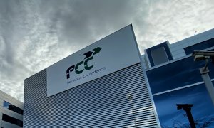 El logo de la constructora FCC, en su sede en Madrid. E.P./Eduardo Parra