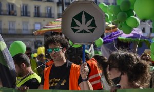 7/05/2022-Varios manifestantes protestan durante la Marcha Mundial de la Marihuana 2022, en la Puerta del Sol, a 7 de mayo, en Madrid