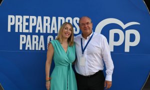 La nueva presidenta del PP de Extremadura María Guardiola, con el presidente saliente, José Antonio Monago