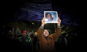 Manifestantes demuestran su apoyo a la vicepresidenta argentina, Cristina Fernández de Kirchner